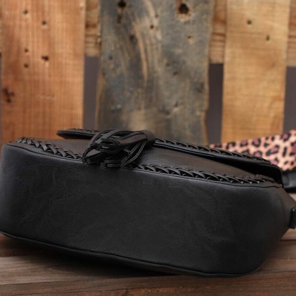 Boho vegan leather floral strap crossbody bag - Picture 4 of 9